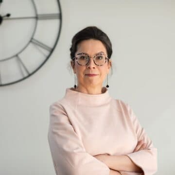 Mia Holst – Assistentti, talous ja hallinto